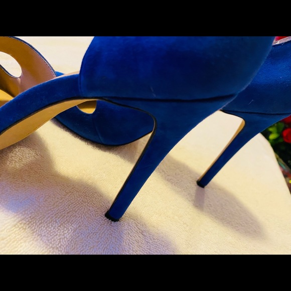 Brand New Gorgeous High Quality Suede Heels By BCBG - Box 59 - Picture 7 of 7